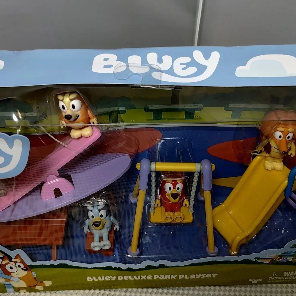 Bluey Deluxe Park Playset Bluey, Rusty, Bingo, Indy and Potaroo Playground NWT